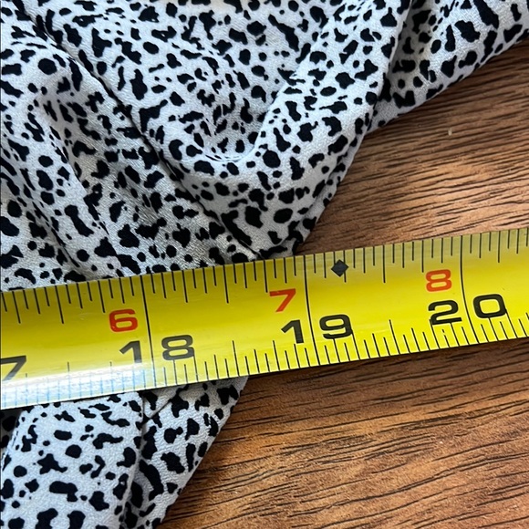 Brand new Sienna Sky Black and White Puff Sleeve Blouse - Picture 14 of 16